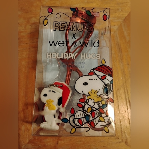 Limited edition peanuts wet n wild eyelash curler - Picture 1 of 5